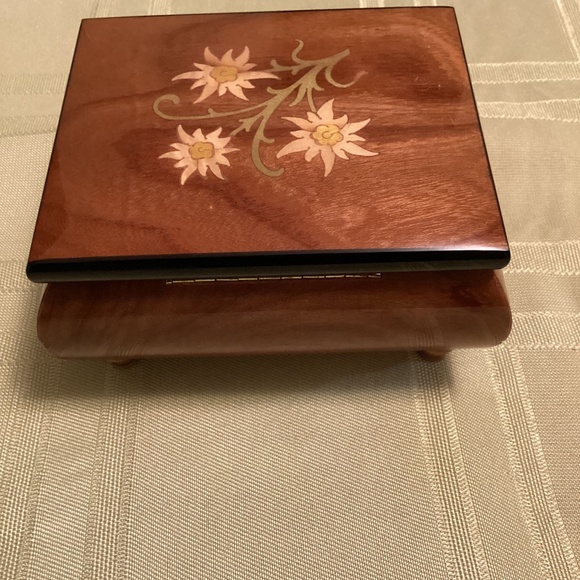 Italian ercolano musical jewelry box
